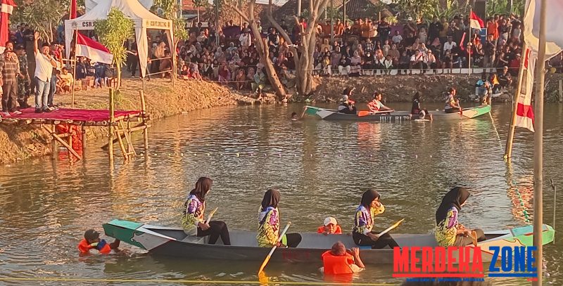 Sambut HUT RI ke-79, Desa Gredek Gresik Adakan Lomba Perahu Dayung Piala Bupati 2024