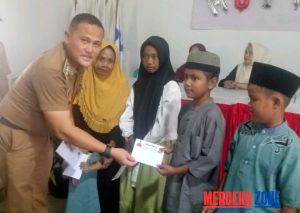 Mewakili Bupati Lampung Selatan, Camat Bakauheni Santuni Anak Yatim Piatu