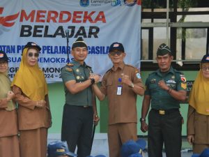 Senin Berkibar, Dandim 0812 Beri Semangat Kepada Pelajar SMPN 2 Lamongan