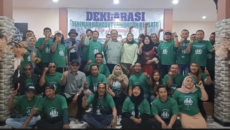 Seniman Dangdut Lamongan Deklarasikan Dukungan Untuk Haji Ghofur dan Firosya di Pilkada 2024