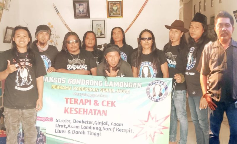 Gelar Baksos, Komunitas Gondrong Lamongan Adakan Pengobatan Terapi Gratis Untuk Masyarakat