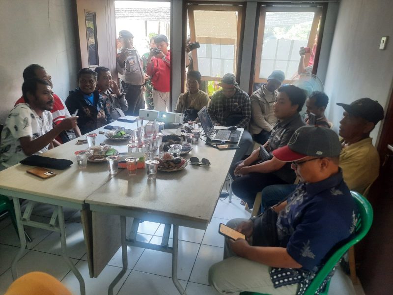 Cabang Dinas Kehutanan Korwil Lamongan Digeruduk Petani Hutan !!!