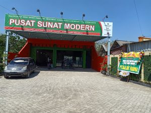 Khitan Sunat di Lamongan Tak Lagi Menakutkan