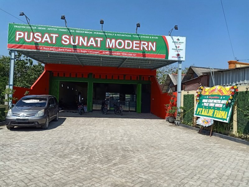 Khitan Sunat di Lamongan Tak Lagi Menakutkan
