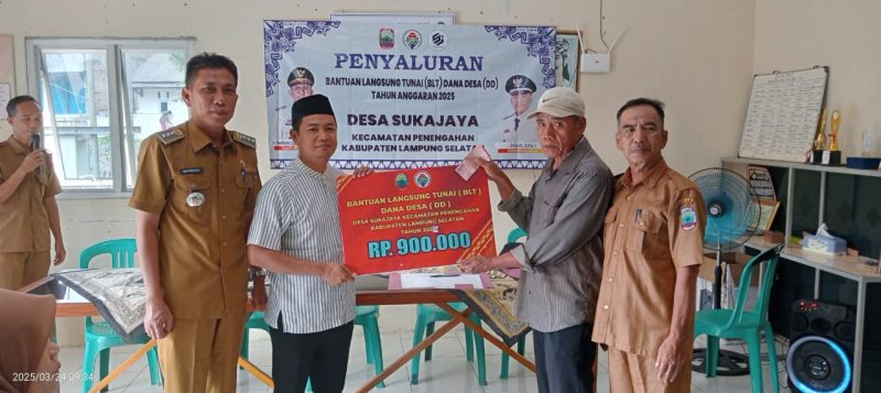 Jelang Lebaran, Kepala Desa Suka Jaya Lampung Selatan Bagikan BLT/ DD T.A 2025 