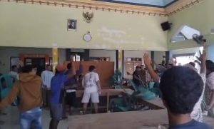 Tragedi di Banyutengah: Akses Mobil Siaga Sulit, Sebabkan Warga Meninggal, Hingga Balai Desa Ricuh