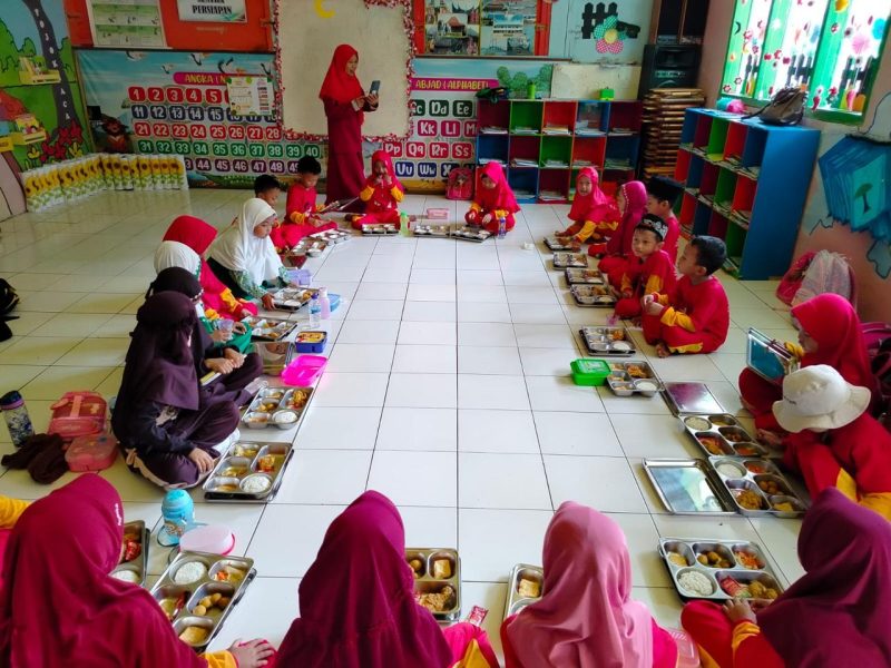 MBG di Lamongan, Bantu Tumbuh Gizi Anak dan Serap Tenaga Kerja