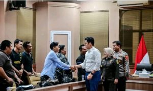 Keresahan Warga Hara Banjar Manis Memuncak, Bupati Egi Tegaskan Jalan Hukum: Teguran hingga Pemberhentian Kades