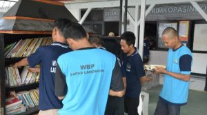 Gebrakan Baru Lapas Lamongan, Inovasi Gerobak Baca Guna Tingkatkan Minat Baca Warga Binaan